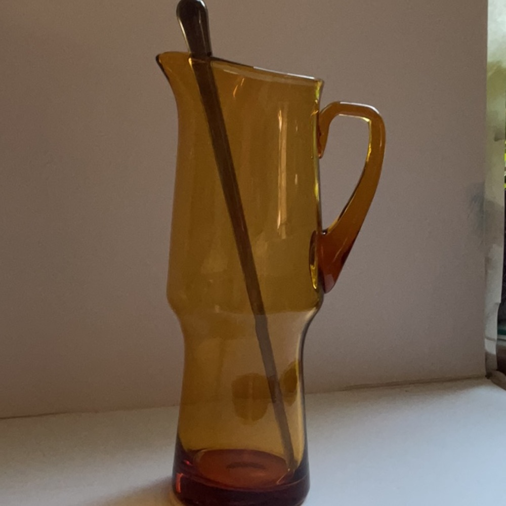 Vintage amber art glass pitcher with glass stir stick